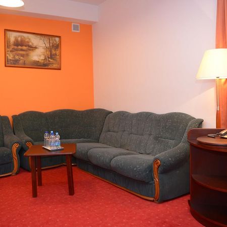 Hotel Pod Debami Тереспол Екстериор снимка