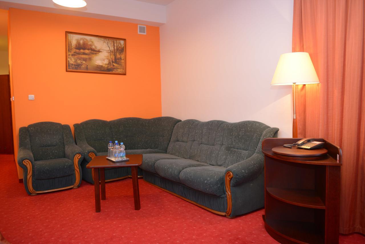 Hotel Pod Debami Тереспол Екстериор снимка