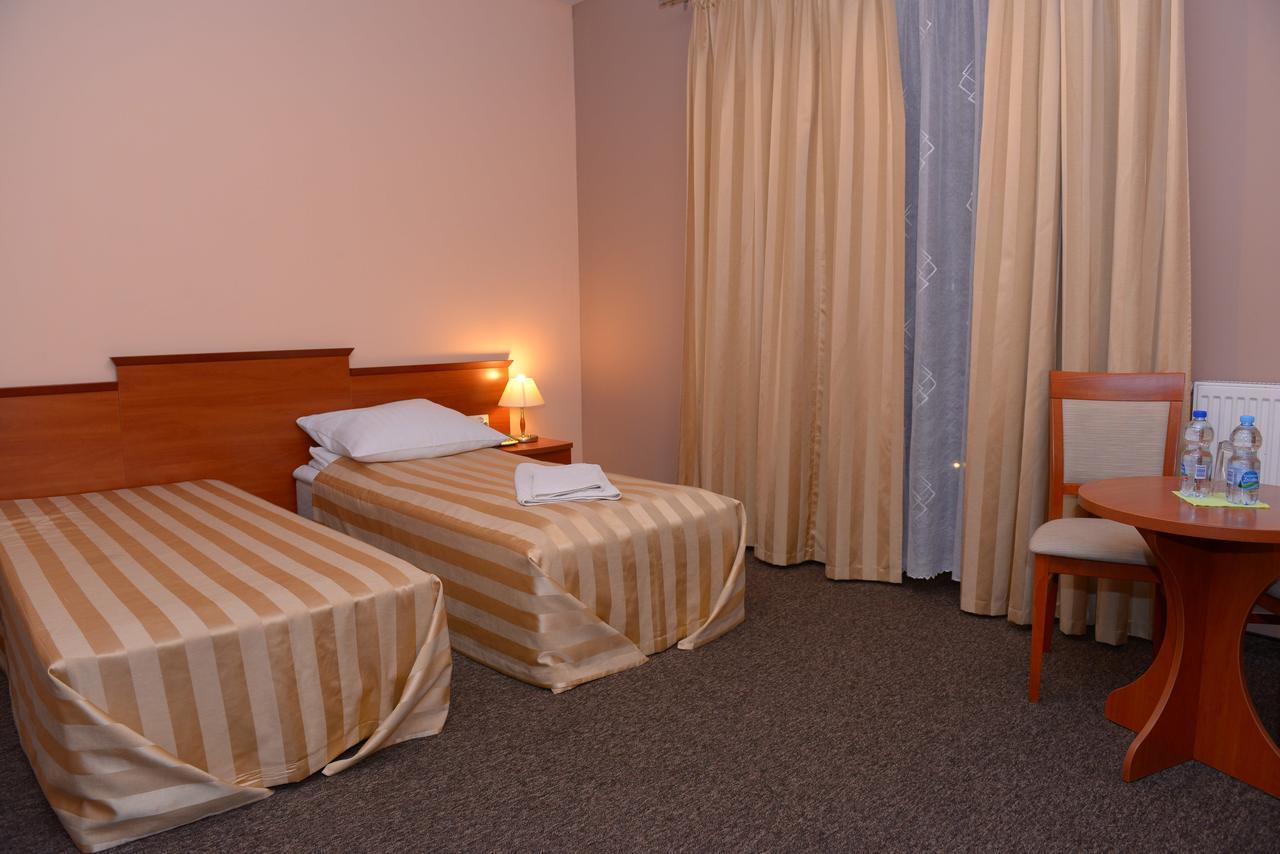 Hotel Pod Debami Тереспол Екстериор снимка