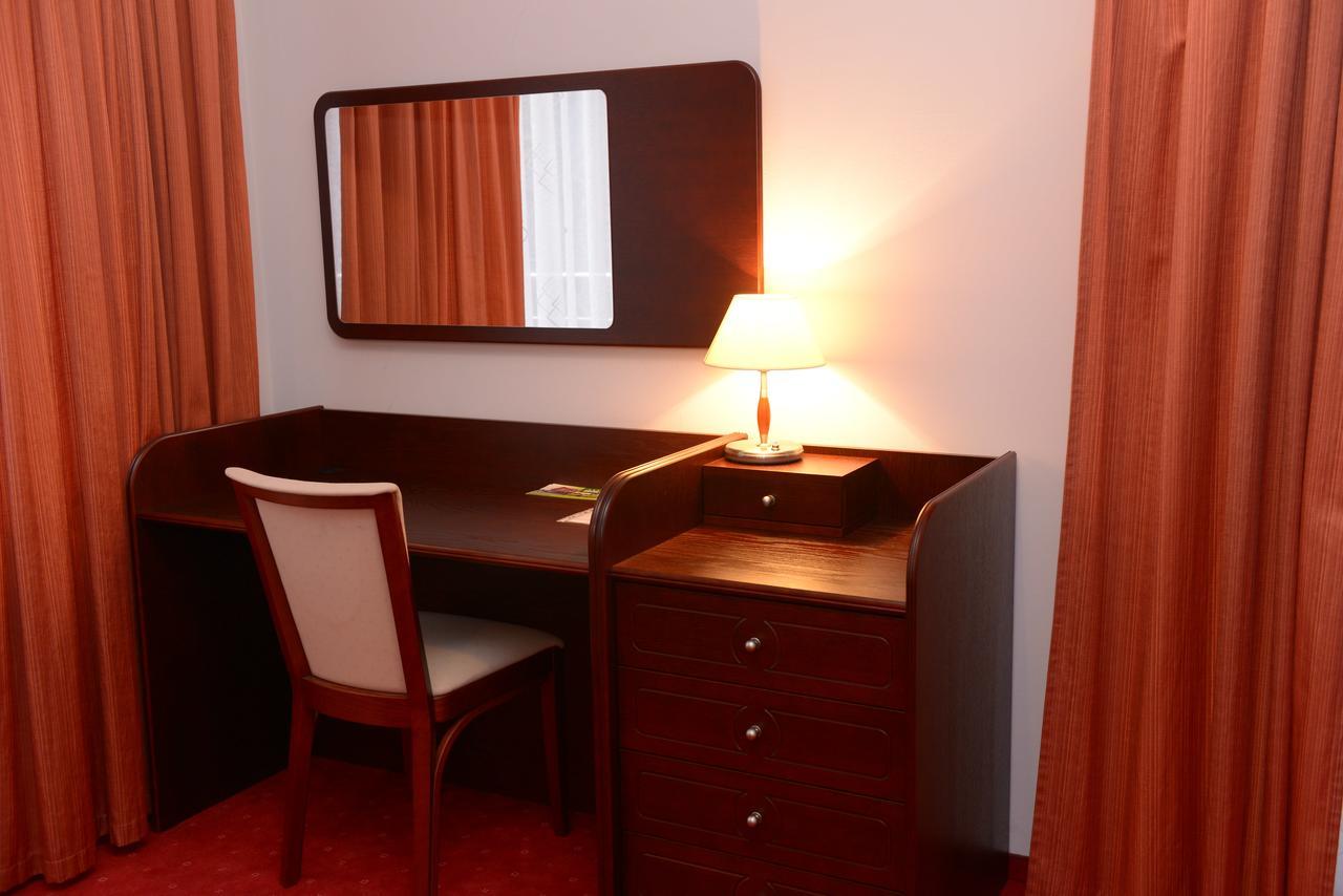 Hotel Pod Debami Тереспол Екстериор снимка