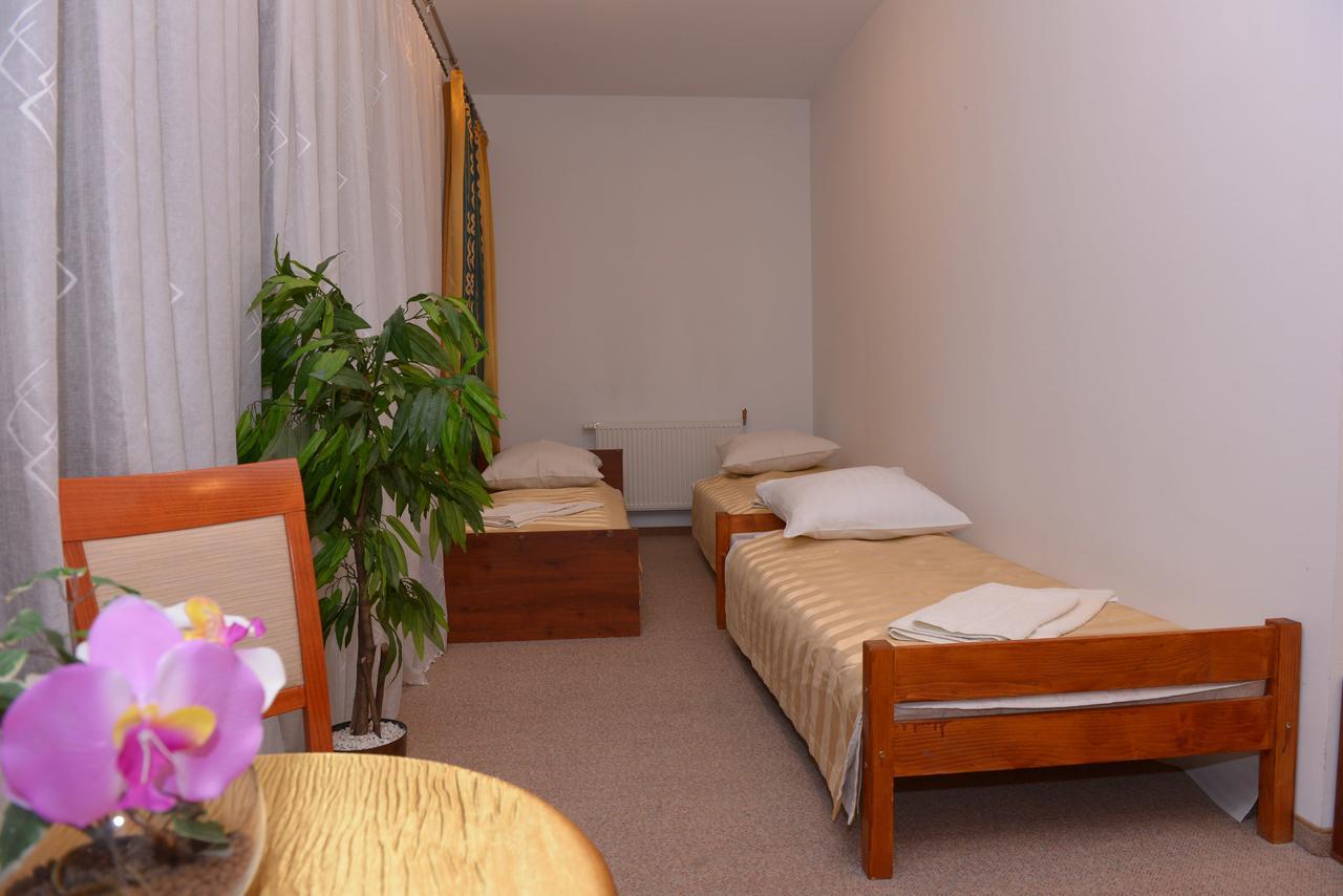 Hotel Pod Debami Тереспол Екстериор снимка