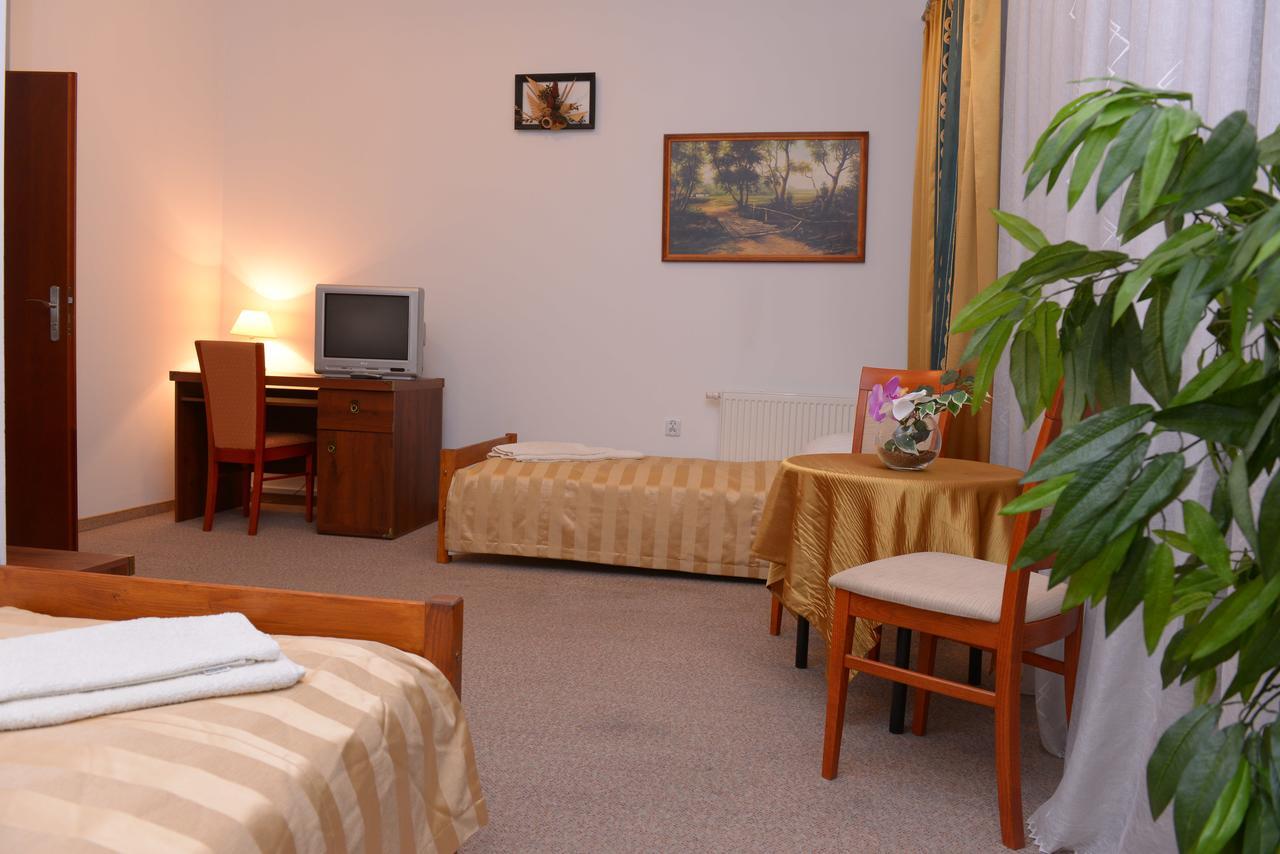 Hotel Pod Debami Тереспол Екстериор снимка