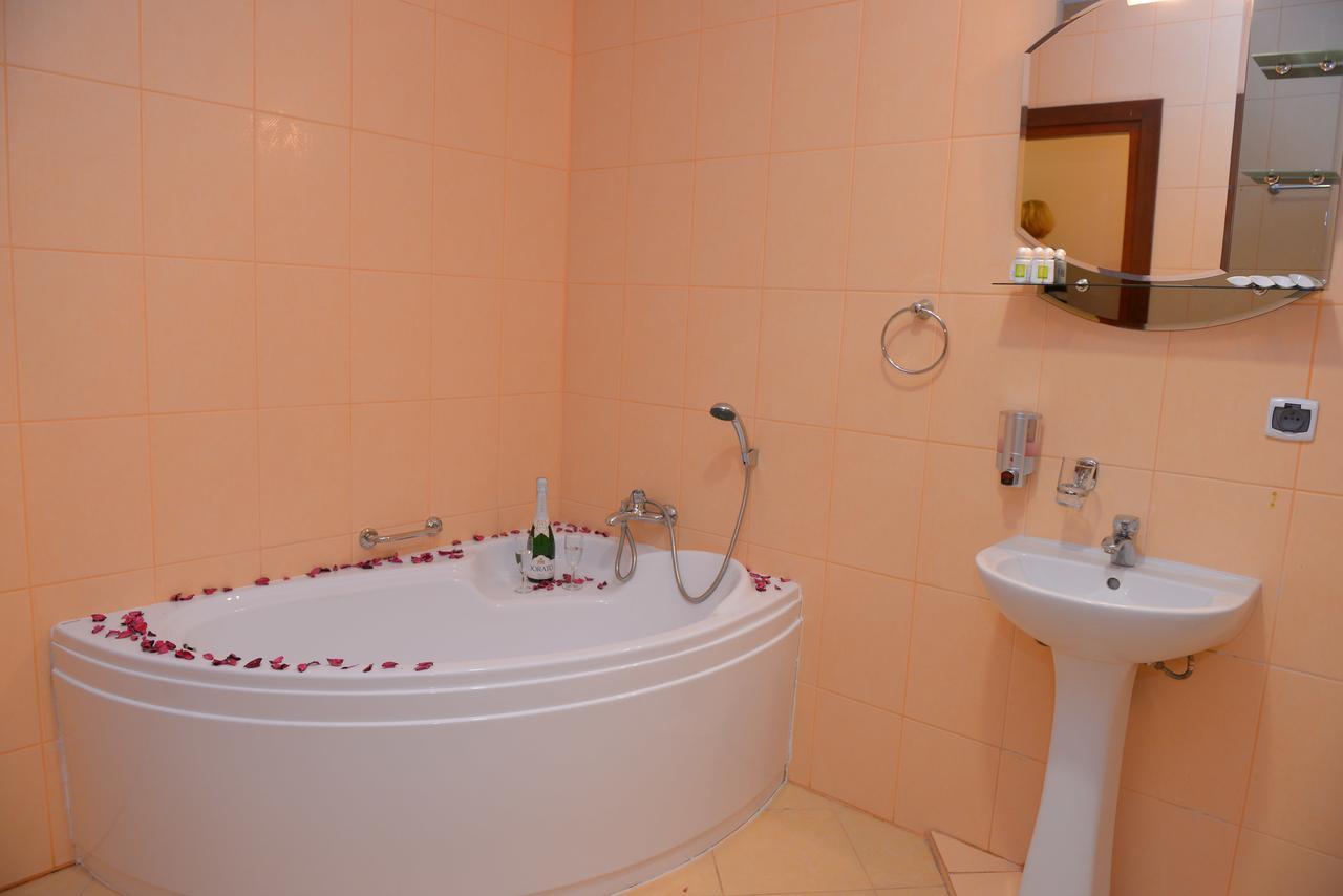 Hotel Pod Debami Тереспол Екстериор снимка